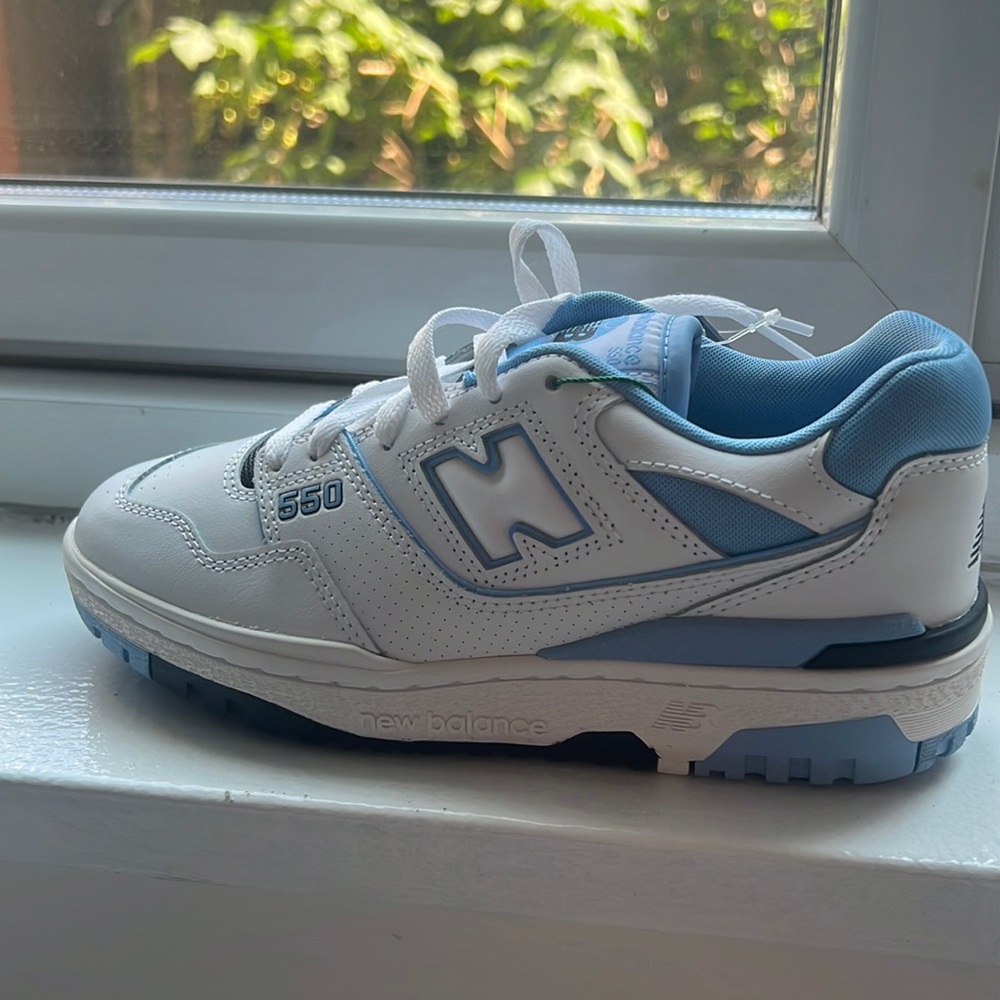 New Balance UNC White University Blue (Size 5)